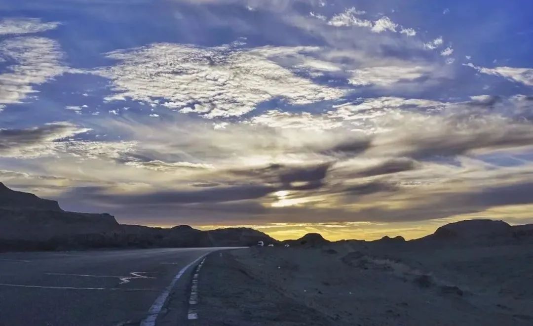 茫崖艾肯泉夏季游攻略,青甘大环线艾肯泉