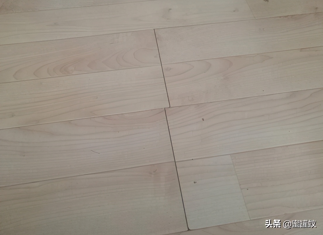 地板缝隙有灰怎么处理,怎么修复木地板地面缝隙