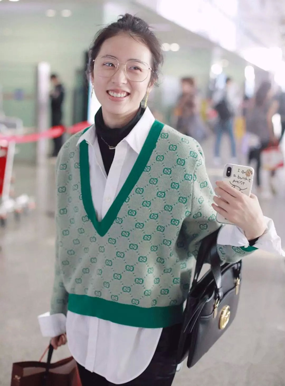 周冬雨刘雯同款毛衣,大表姐刘雯同款绿色开衫毛衣