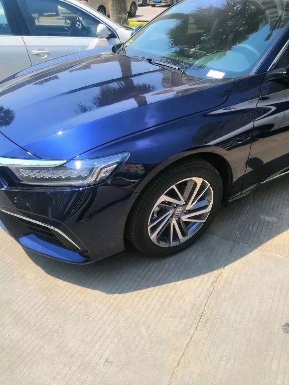 车主平均年龄45岁什么车,阿特兹与帕萨特哪个更值得买