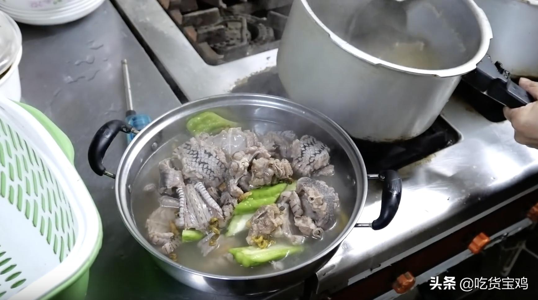 涓浗鍘ㄥ笀鍋氳泧瑙嗛,澶栧浗缃戝弸璇勪环涓浗鍘ㄥ笀鍋氳彍