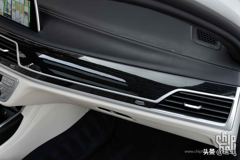 新款宝马m760liv12曜影特别版,宝马的v12