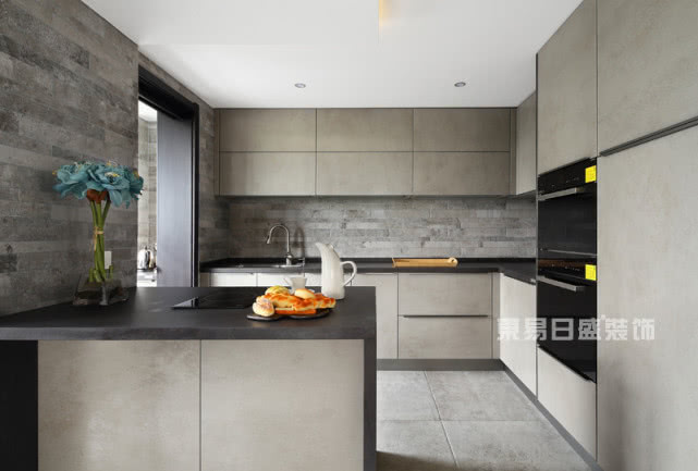 天正滨江装修,天正滨江180平