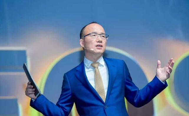 穷小子3万元创业，现在身价超400亿，成为上海首富，却离婚另娶