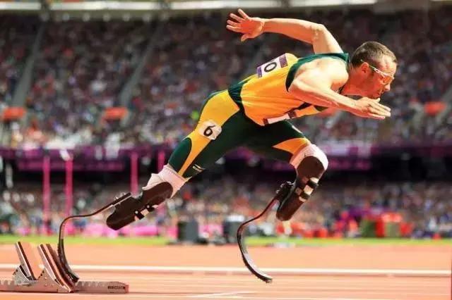 青铜价王者跑鞋！“第三代”国产刀锋鞋再升级，踩下去自动弹回来