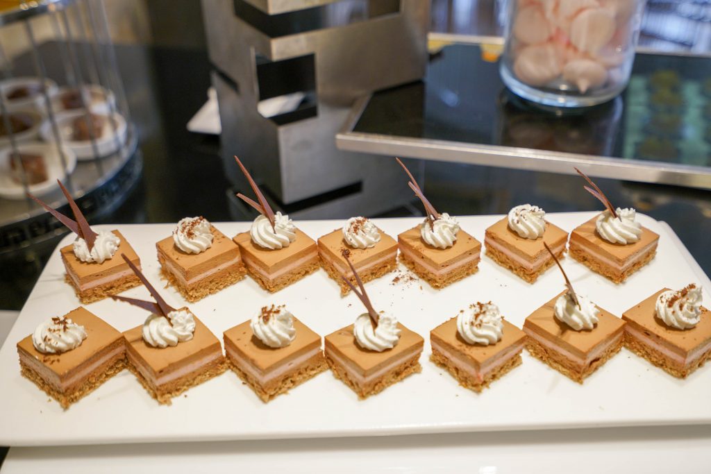 上海扬子江丽笙小龙虾自助餐,上海市扬子江万丽酒店地址