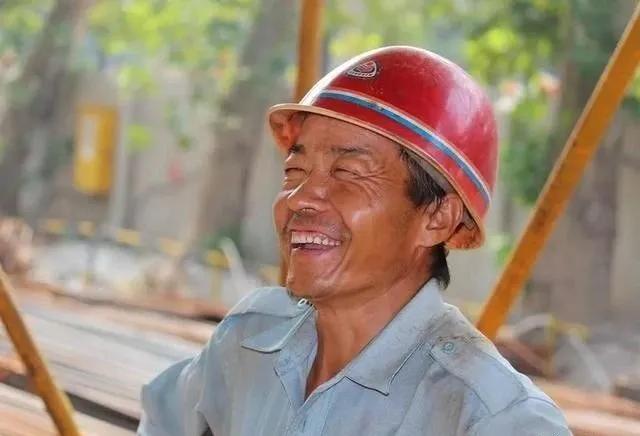 包工头亏钱了农民工工资拿不到,包工头亏了打工还债