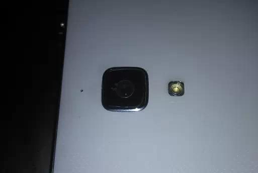 摄像头凸起有必要保护吗,凸起的前置摄像头怎么保护