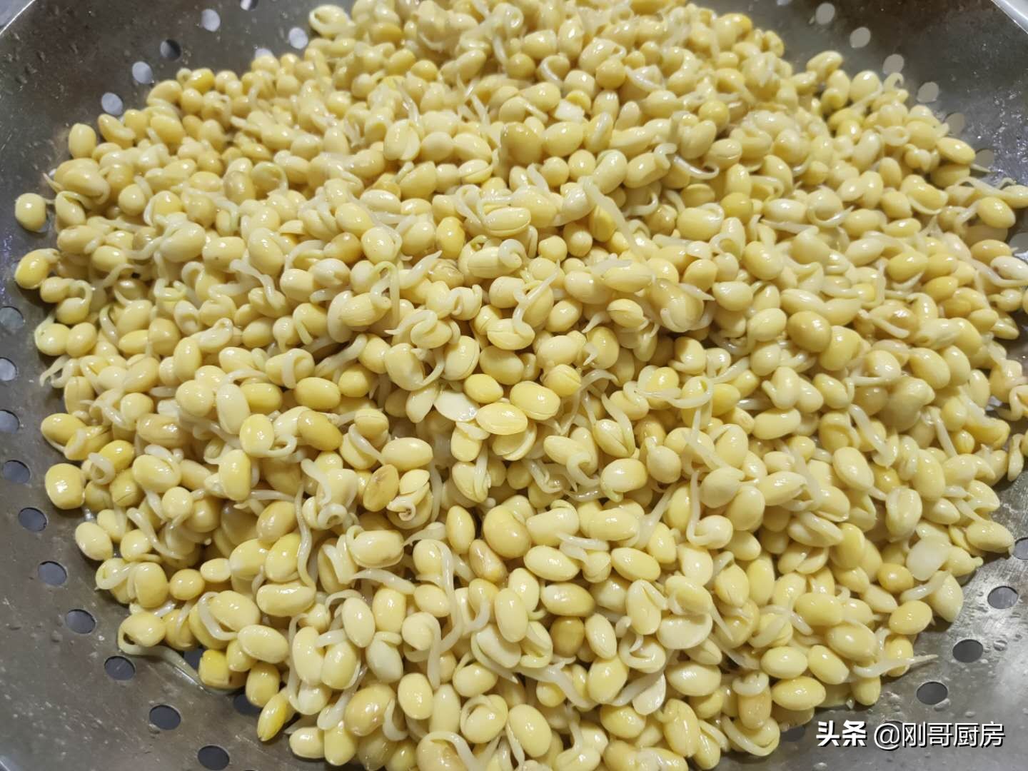 黄豆皮怎么去除,怎么快速剥青黄豆皮