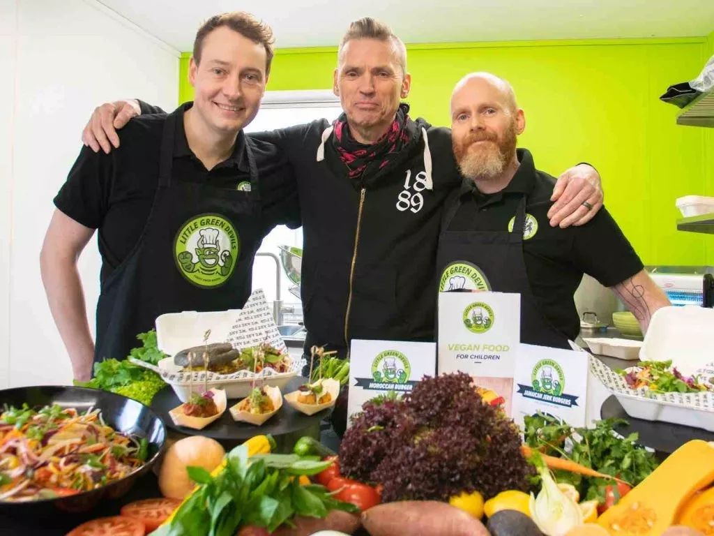 这么有钱还这么“抠”！素食43年的他究竟经历了什么？