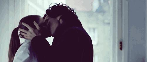 如何进行浪漫的法式接吻,学会拥抱的技巧