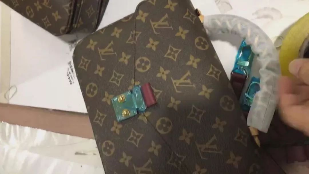 国外代购名牌包靠谱吗,假冒伪劣商品金额18万怎么处罚