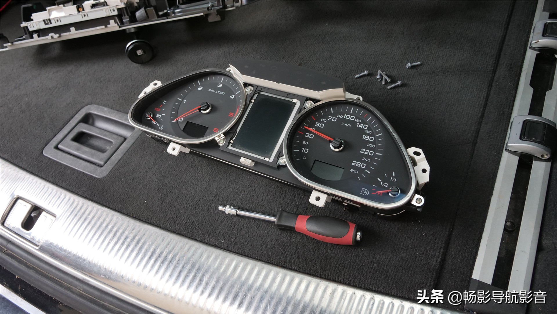 奥迪q7改内饰导航,奥迪q7改装大屏导航线束