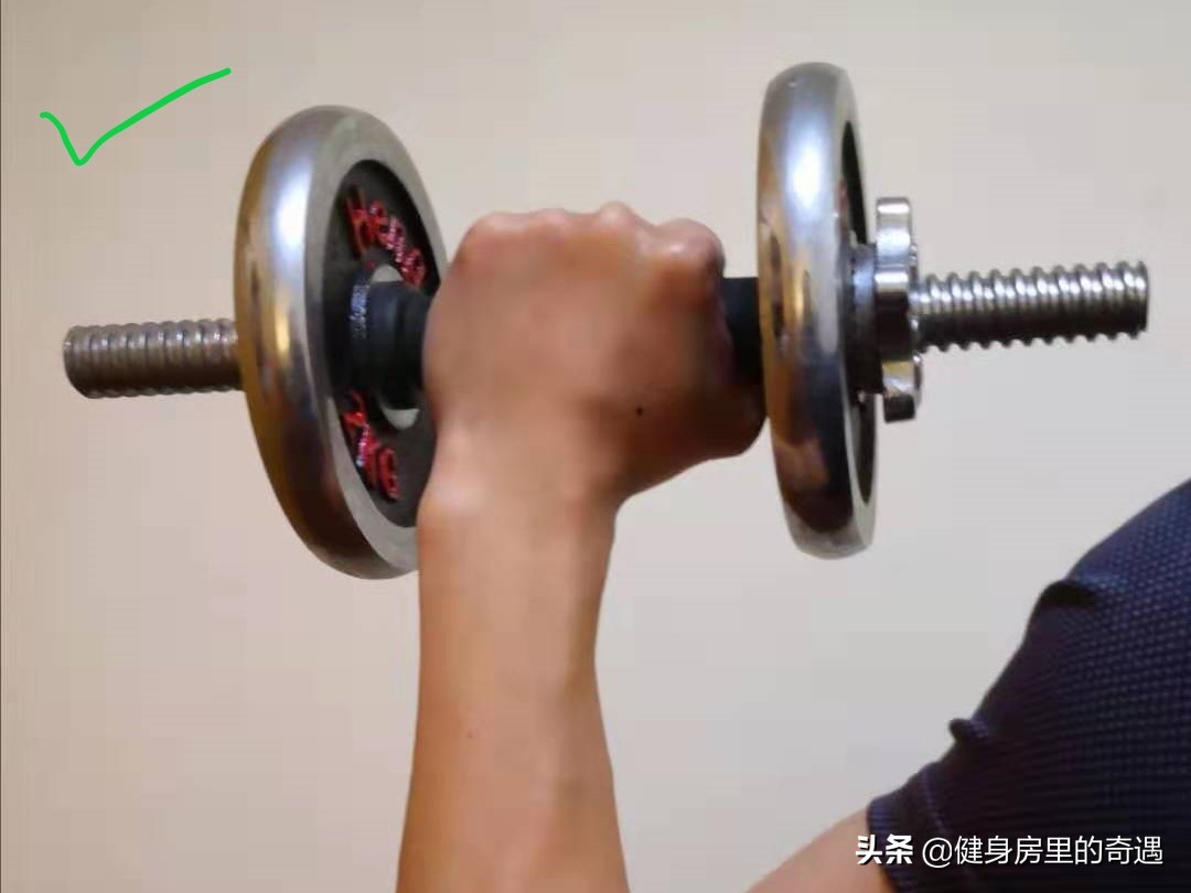肩膀哑铃推举的正确方法,哑铃推举正确的起手方法