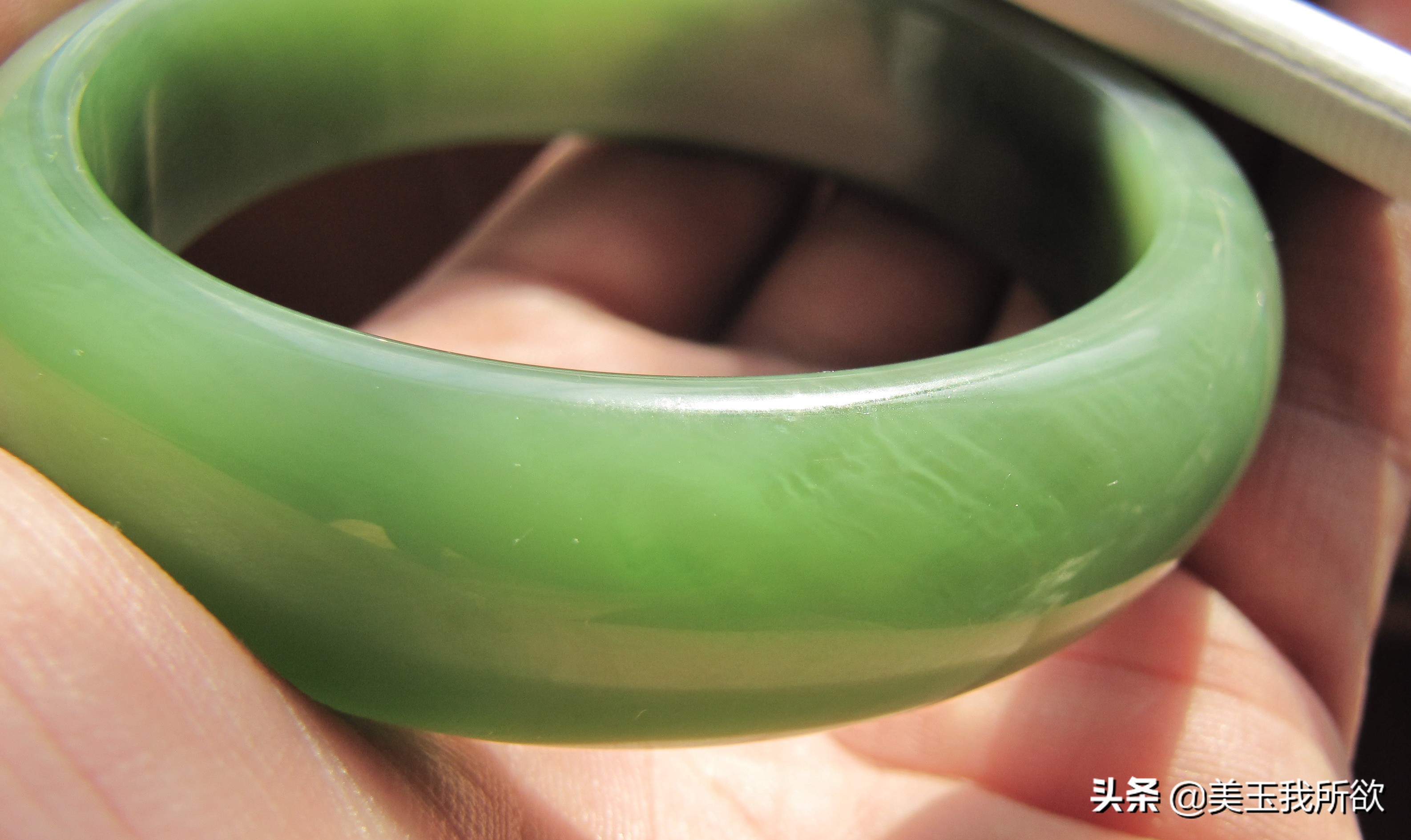 和田玉碧玉多色的手镯图片,和田玉手镯青玉图片