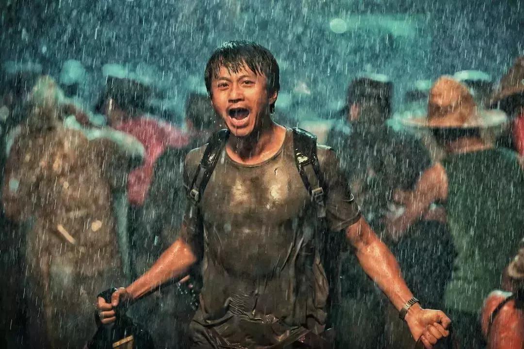 《烈日灼心》里邓超演被注射致死，导演以为他真死了，抱着他痛哭