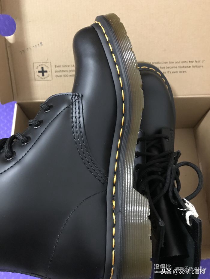 drmartens马丁靴冬季穿搭,drmartens马丁靴经典款搭配