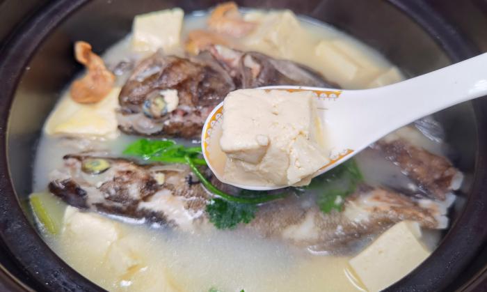 炖鱼加醋去腥味的原理,炖鱼加醋的正确方法