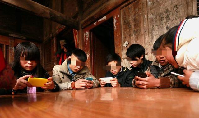 微信怎么隐藏头像让指定人隐身,怎样让自己微信头像昵称消失