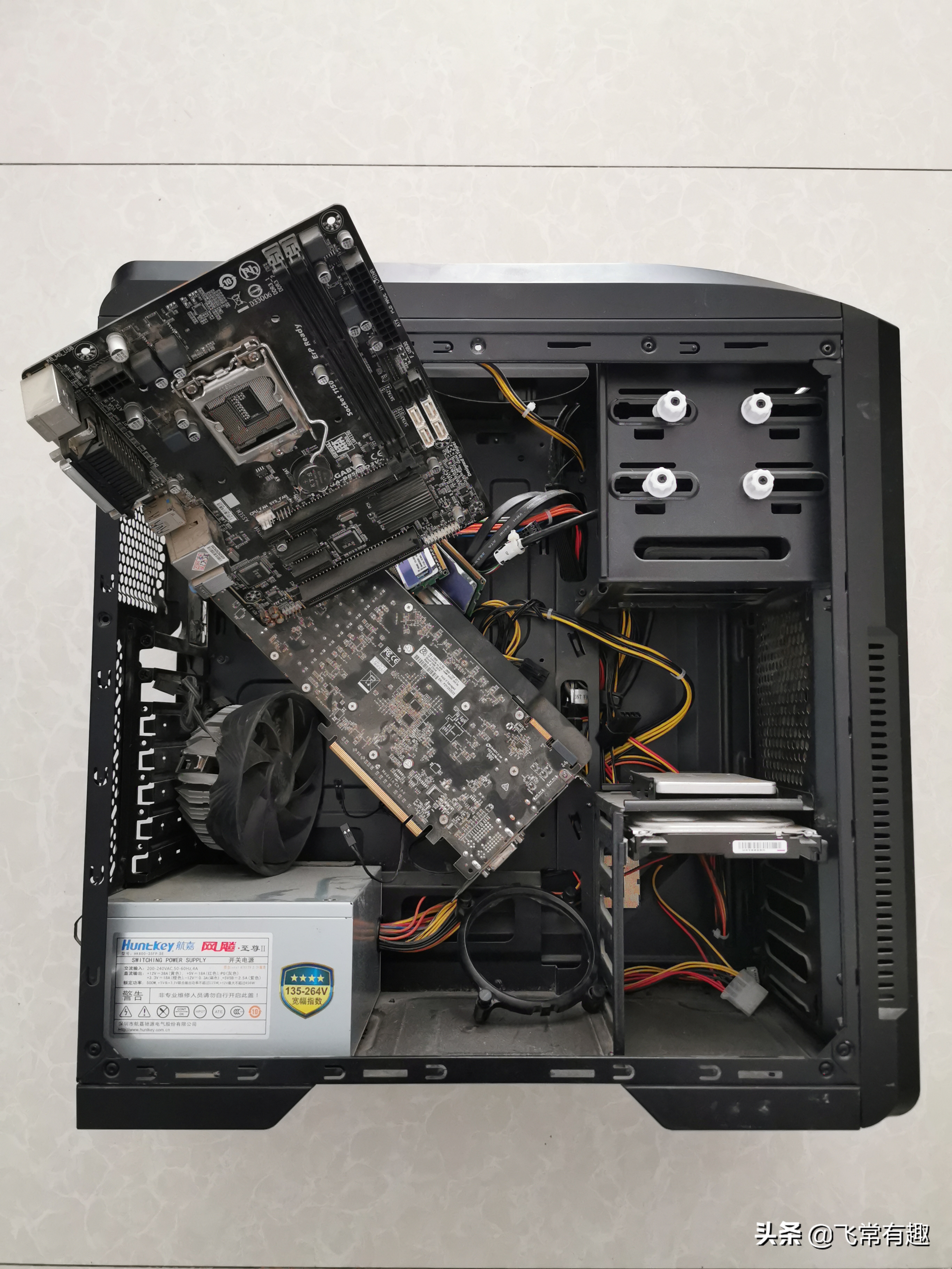 贫穷不只限制了我的想象力下一句,贫穷不只是我们的想象力