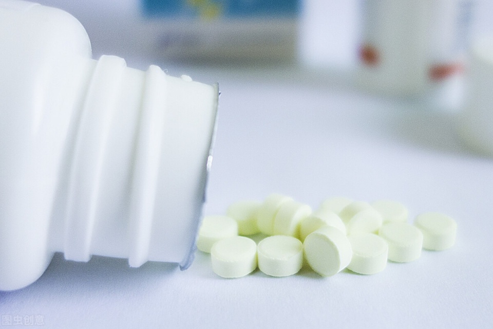 突发心绞痛没有药物怎么办,心绞痛发作时速效救心丸管用吗