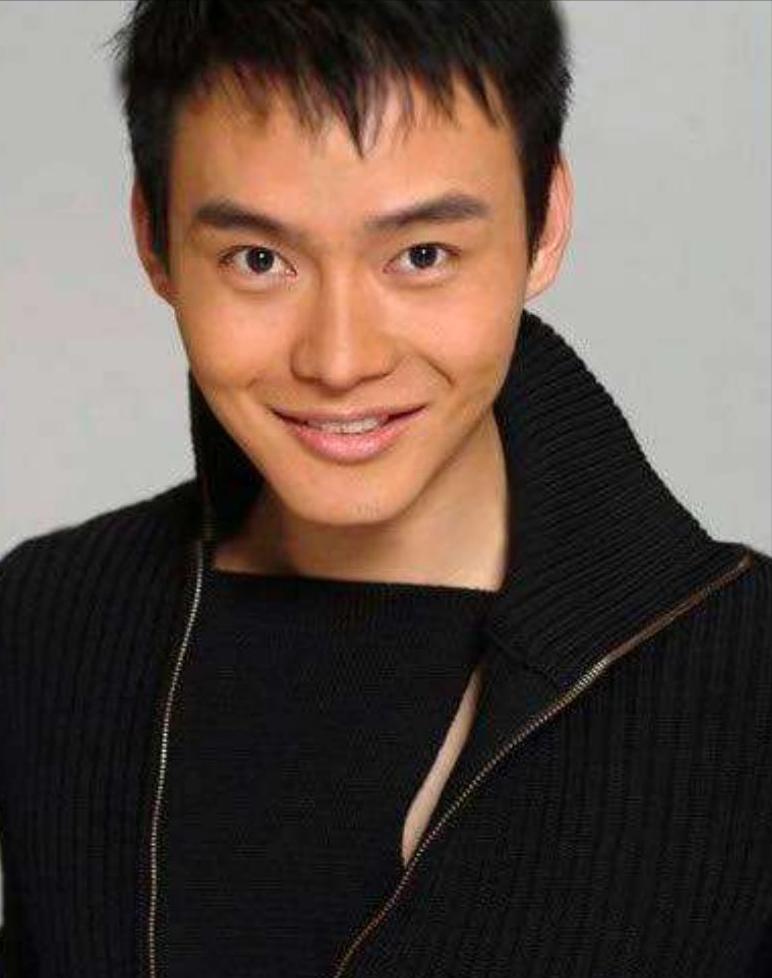 从“美少年”到“蜡像人”，他经历了什么，那场意外该怪谁呢？