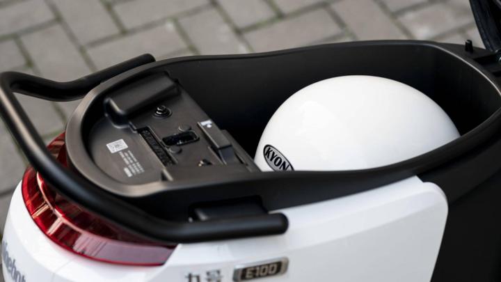 大灯炫酷有型,九号e100大灯效果