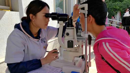 为什么眼白会有色素斑,为什么眼白上有红血丝和黑点