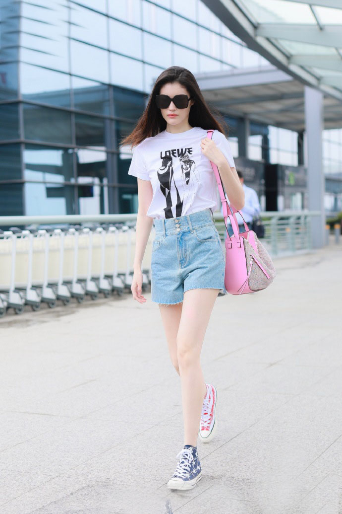 夏天穿腻了小白鞋?那你得试试这种“异色鞋”,郑秀文何穗都在穿