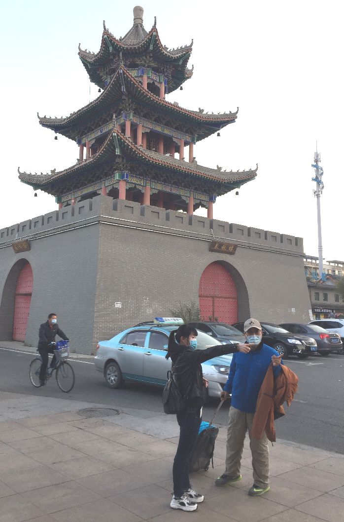 【跋涉边境亲吻祖国】58、奇台:红花似火的边境县…