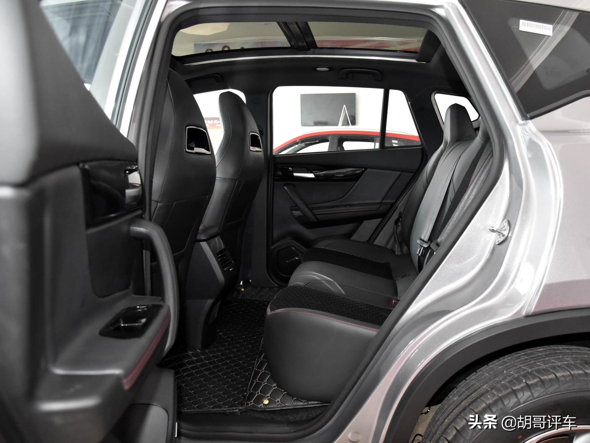 油耗6.9L，尺寸不小省油便宜的高性价比SUV，带你看海马8S