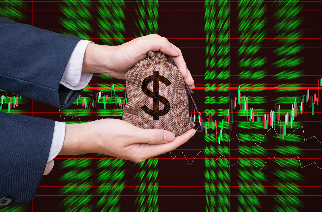 市值102亿半年亏了多少钱,华融市值多少亿