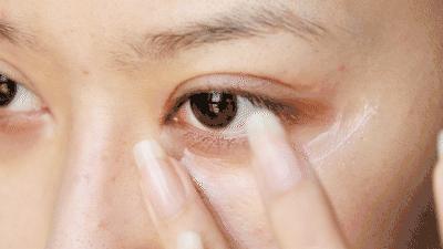 为什么眼睛大会显老？黑眼圈、眼袋、眼纹怎么去除？这两招就够了