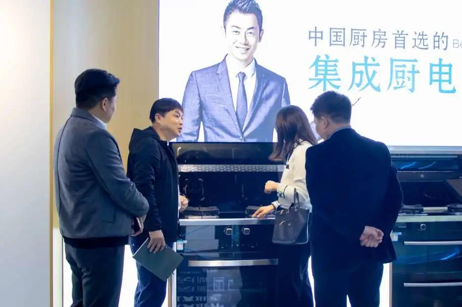 热烈欢迎领导一行莅临展板,合肥市建筑装饰装修协会