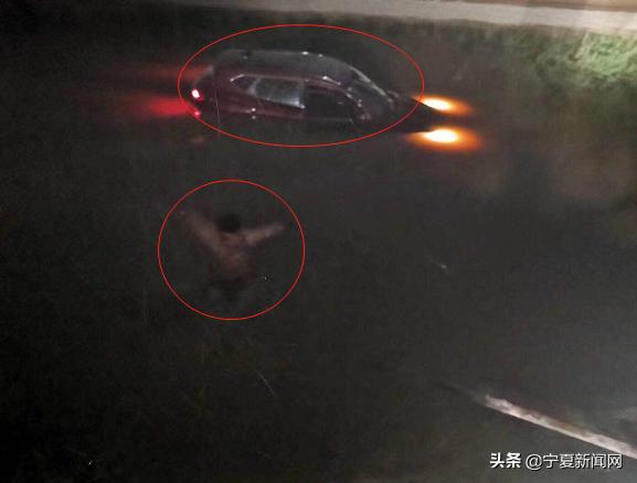宁夏银川女子开车,凌晨5点女子把车开进河里