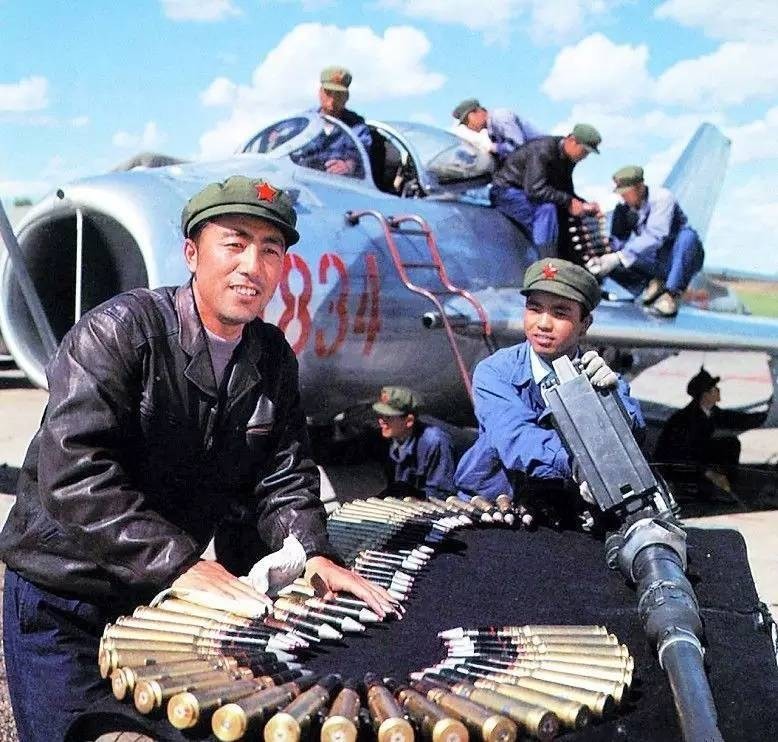 中国特级飞行员飞行时长不长,中国飞行员一年能飞多少个小时