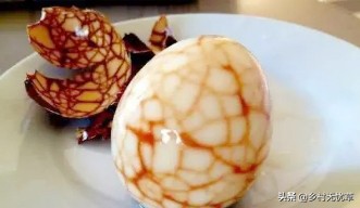 姑娘给鸡蛋套上“*袜丝**”，路人只看不敢买，成品做出被抢购一空