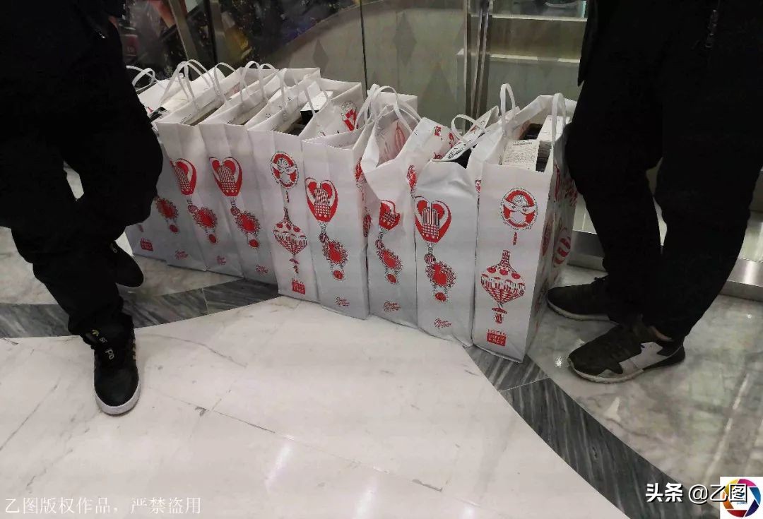 中国游客时隔9月再现韩国免税店,中国游客挤爆韩国免税店