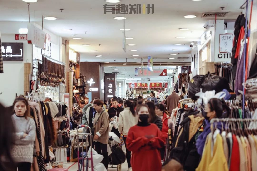 郑州银基商贸城，时尚和繁华背后，多的是你不知道的辛苦和忙碌