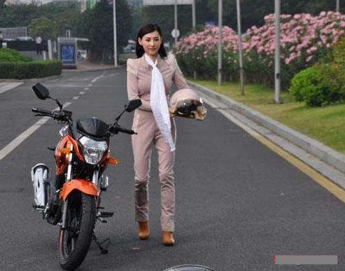 这些硬核的摩托车广告都没看过，就别说自己是老摩友了