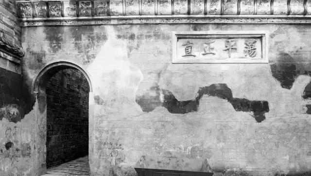 这个村庄一千年前建了个生态下水道，至今旱涝不惧