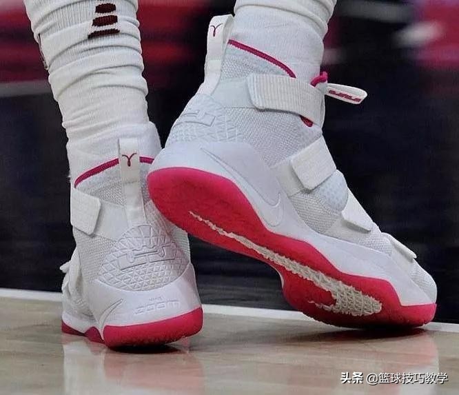 高帮篮球鞋更保护脚踝吗,有碳板不容易崴脚的篮球鞋