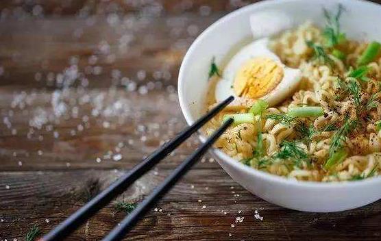 方便面到底是不是垃圾食品呢,方便面是垃圾食品为什么还有人吃
