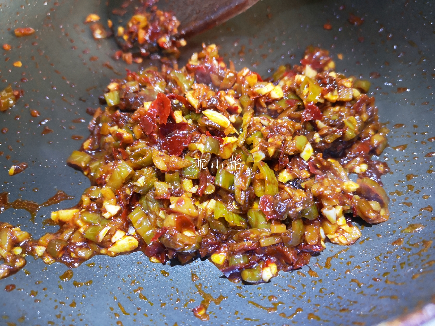 怎么煎鱼不粘锅不掉皮简单,煎鱼怎么煎不粘锅不掉皮窍门