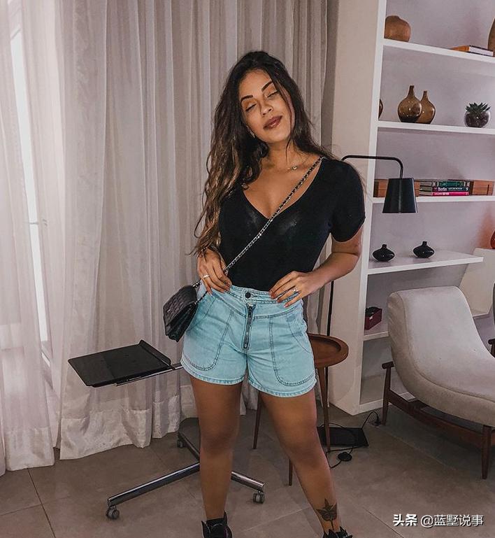 皇马小将维尼修斯女友玛利亚的魔鬼身材