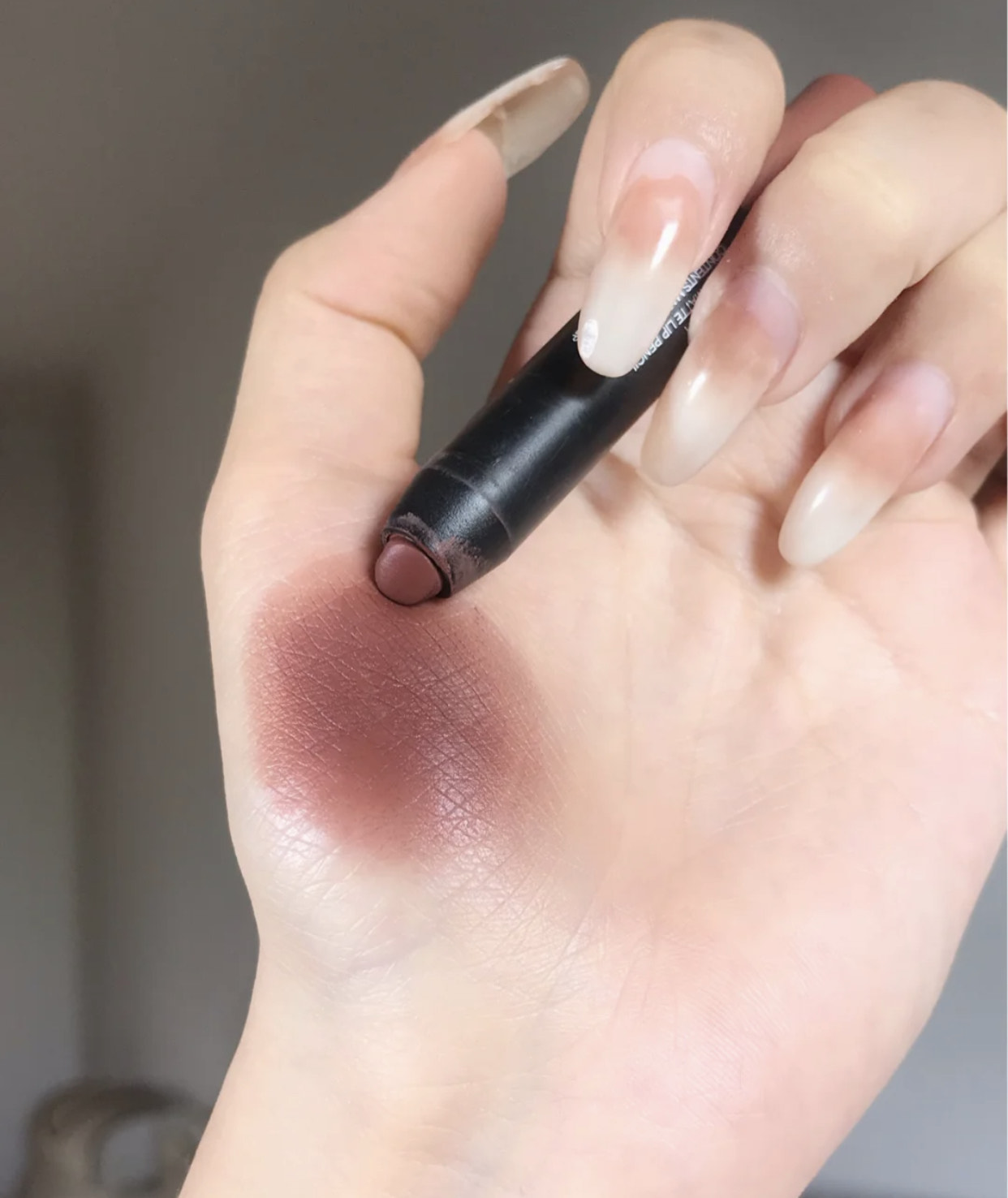 入冬的第一支口红，每个大牌都有“专属色”，很难不让人心动