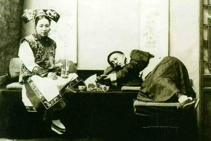 吸烟会遭酷刑，卖烟就会犯法，人类为什么仍抵抗不住*草烟**的诱惑？