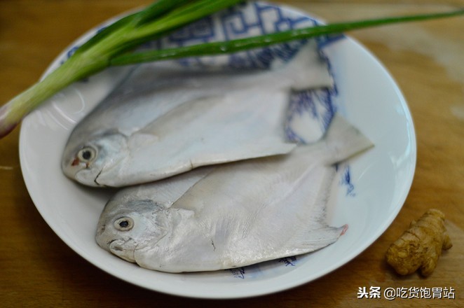 鲳鱼的最佳吃法清蒸鲳鱼,清蒸鲳鱼用最简单的方法做出来