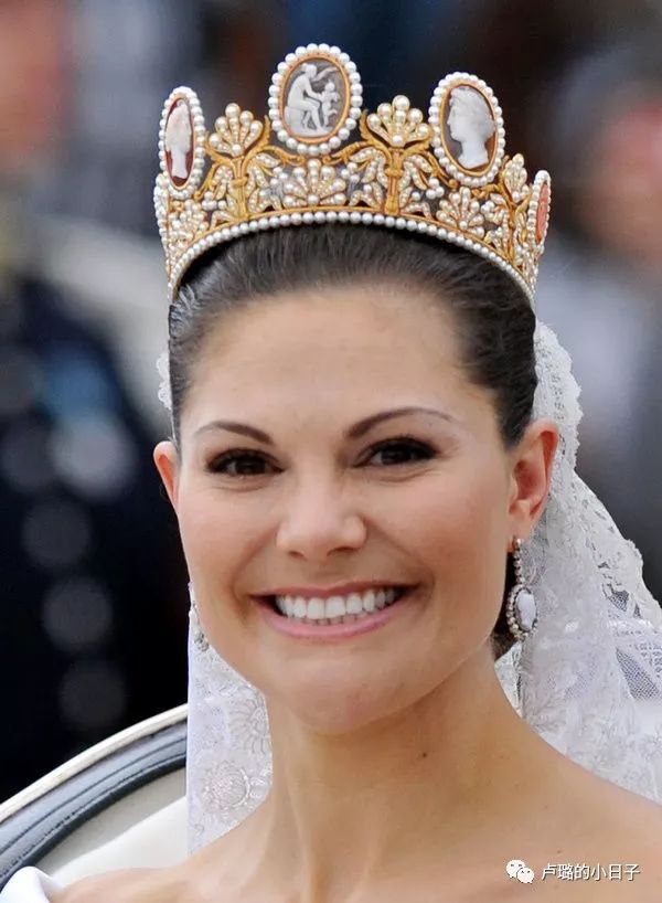 英国女王戴的超级超级珍贵的王冠,各国女王加冕皇冠图片