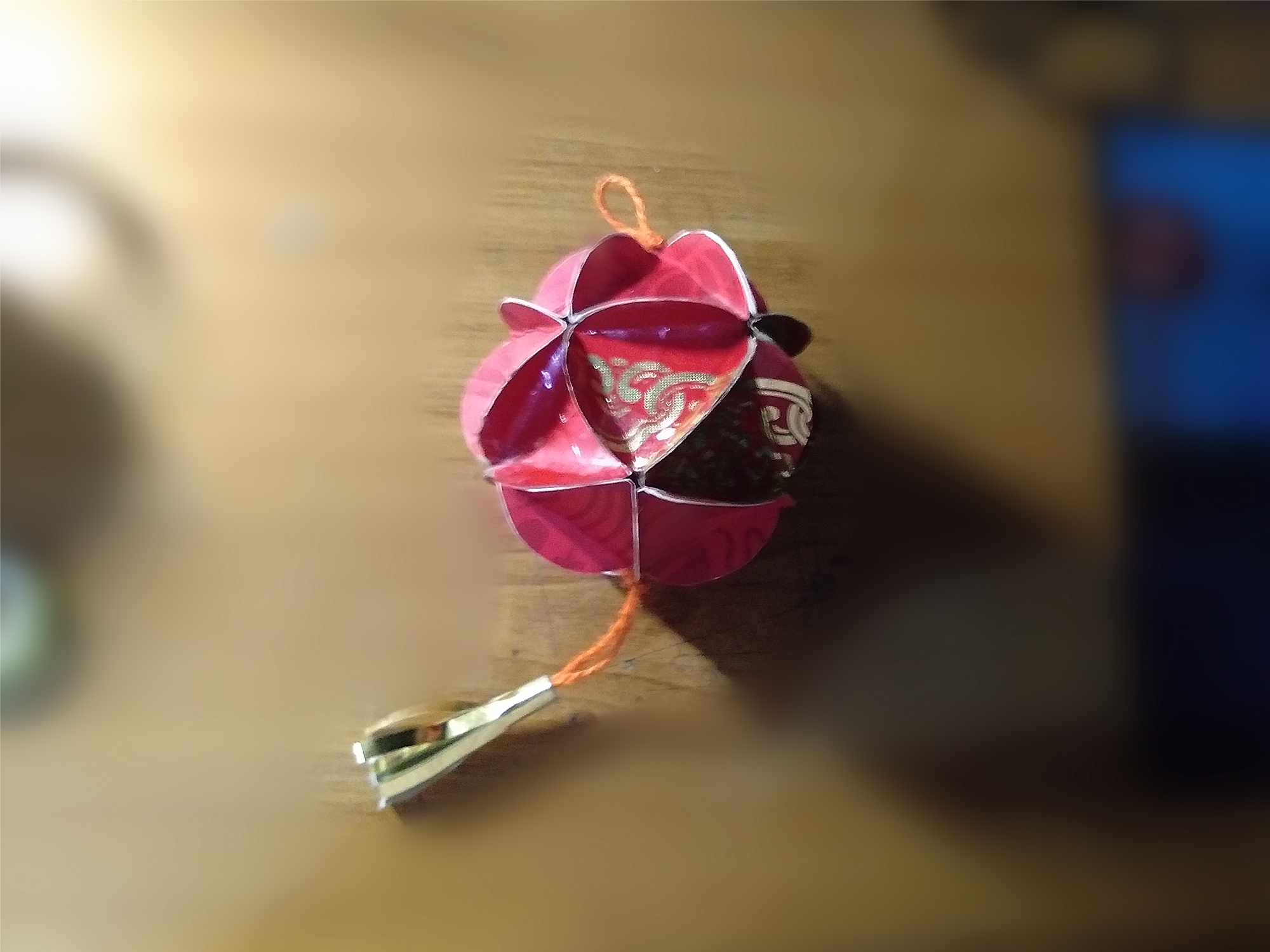 用挂历纸怎么做灯笼,手工制作简单漂亮灯笼挂历纸